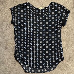 Patterned short sleeve shirt